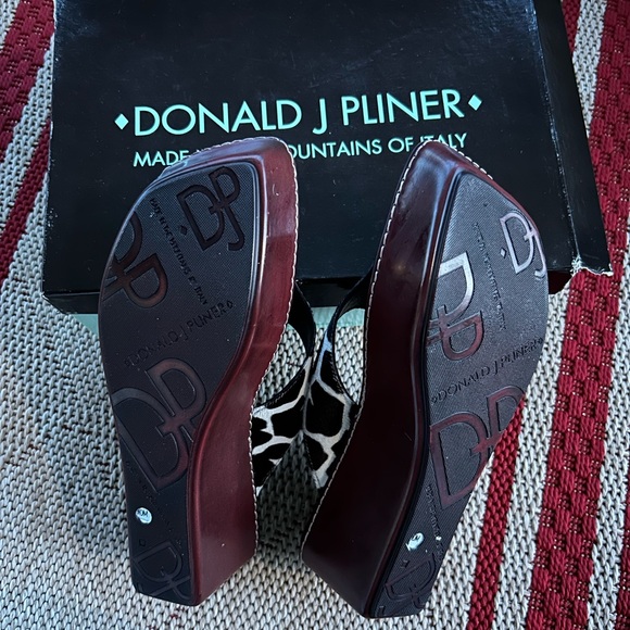 NEW - DONALD J PLINER Wedge Shoes - Picture 7 of 7